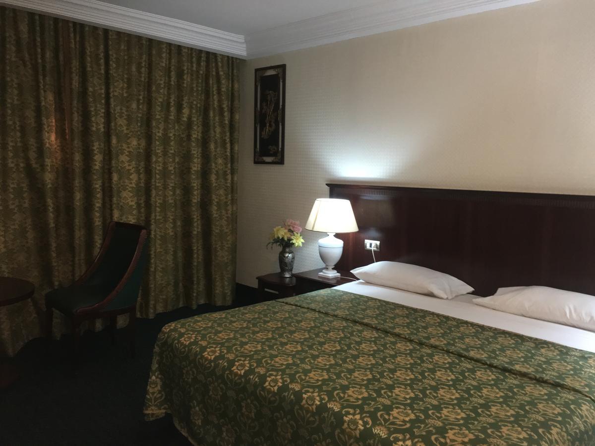 Hotel Palm Beach Ouagadougou Buitenkant foto
