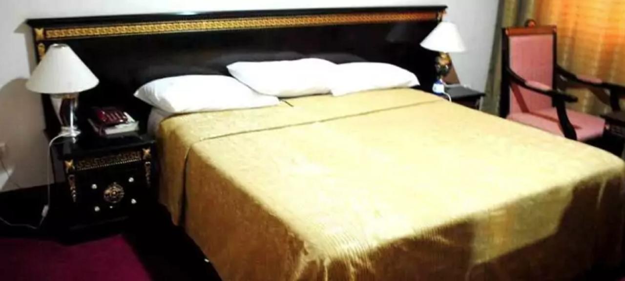 Hotel Palm Beach Ouagadougou Buitenkant foto