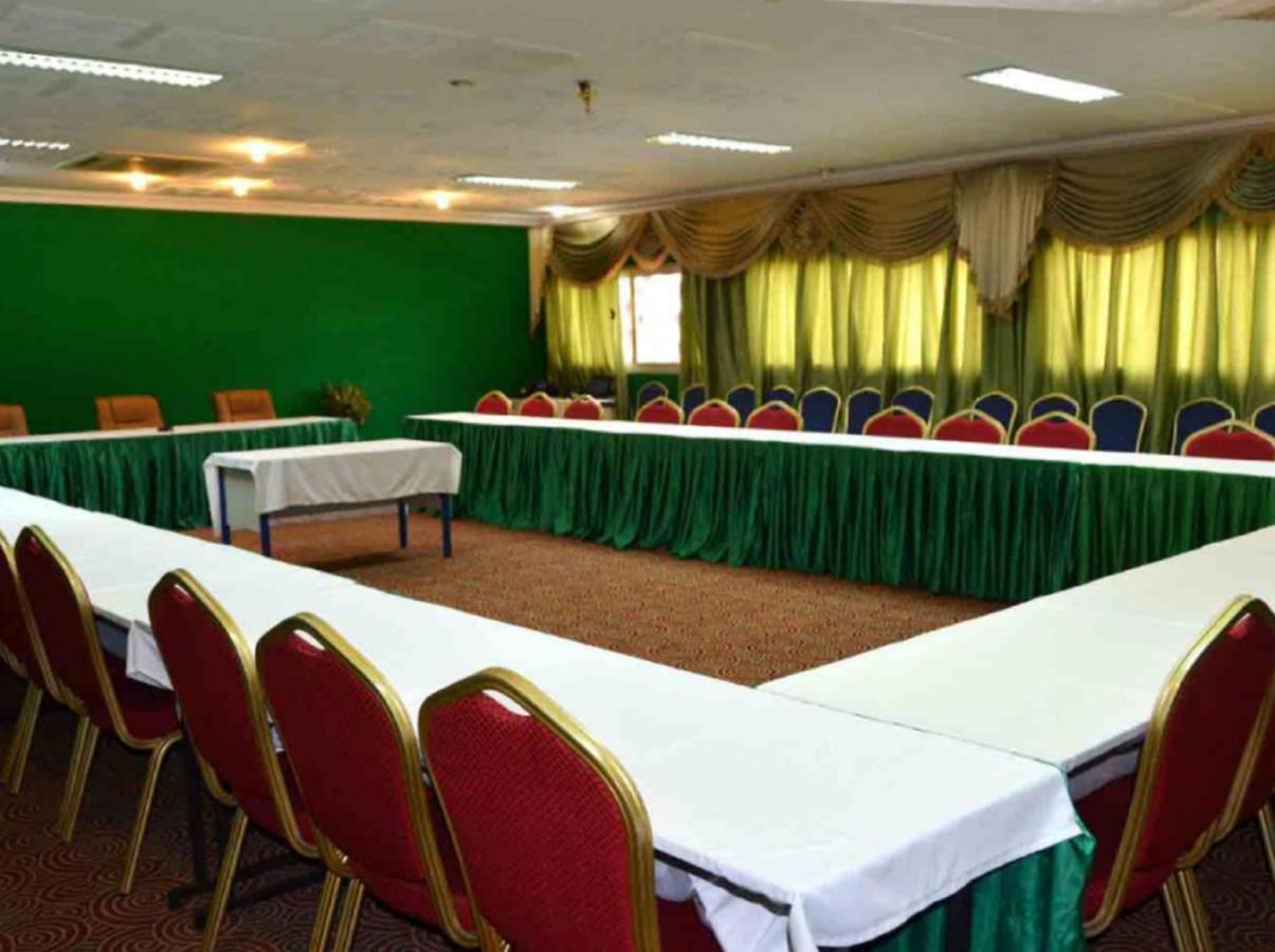 Hotel Palm Beach Ouagadougou Buitenkant foto