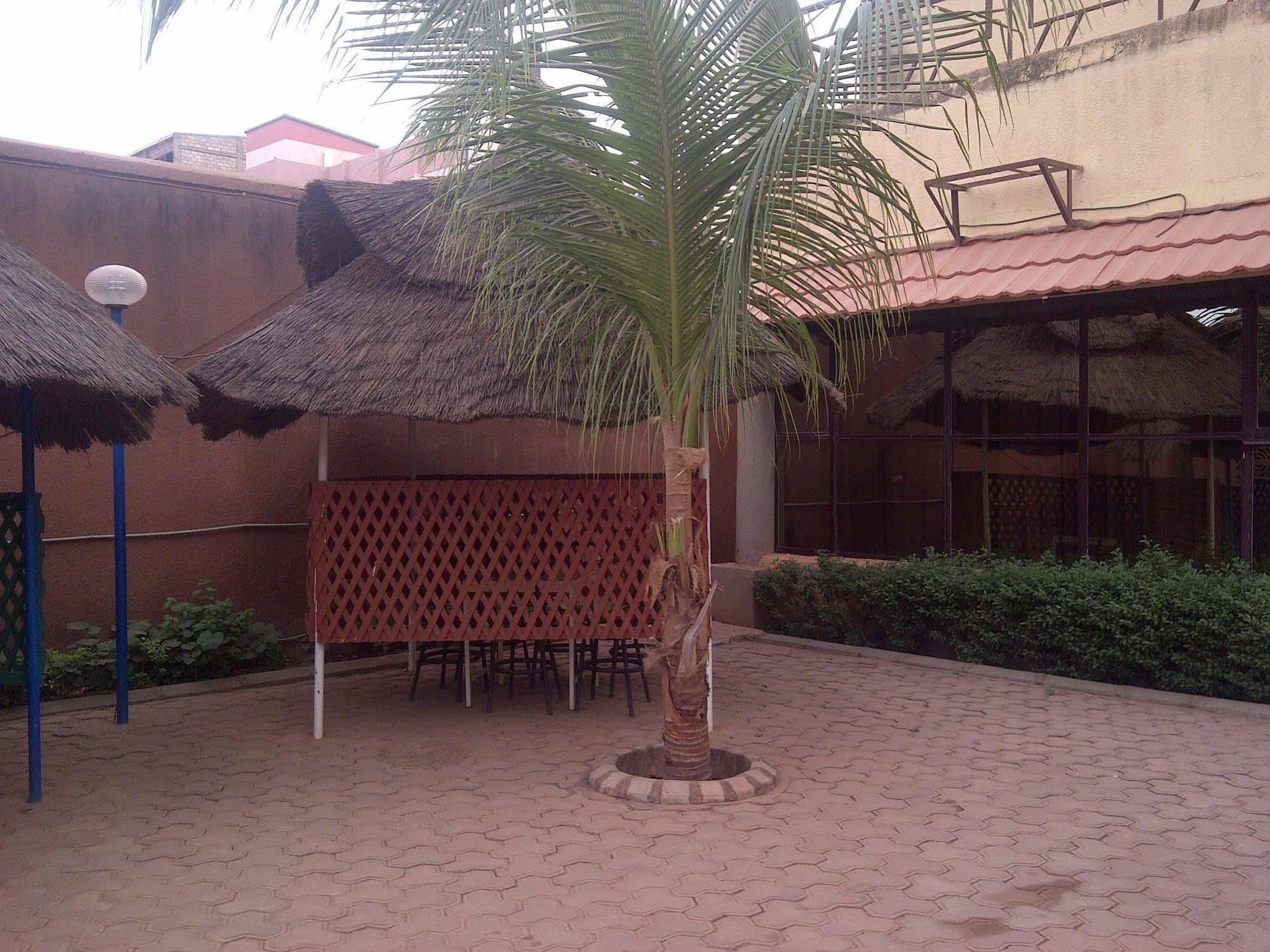 Hotel Palm Beach Ouagadougou Buitenkant foto